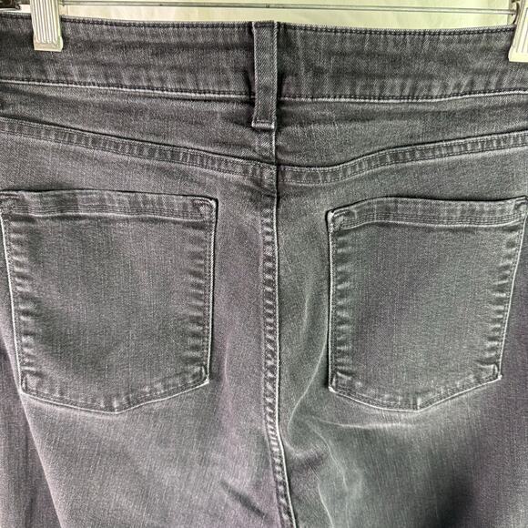 L.L. Bean 2 Pairs Women's 14 Black True Shape Classic Fit Straight Leg Jeans - Picture 7 of 8